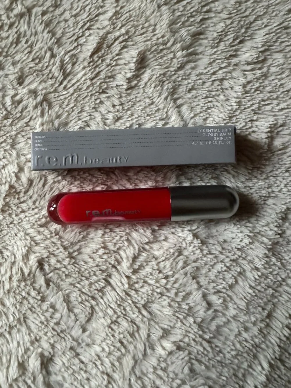 r.e.m. beauty Essential Drip Glossy Balm Shirley